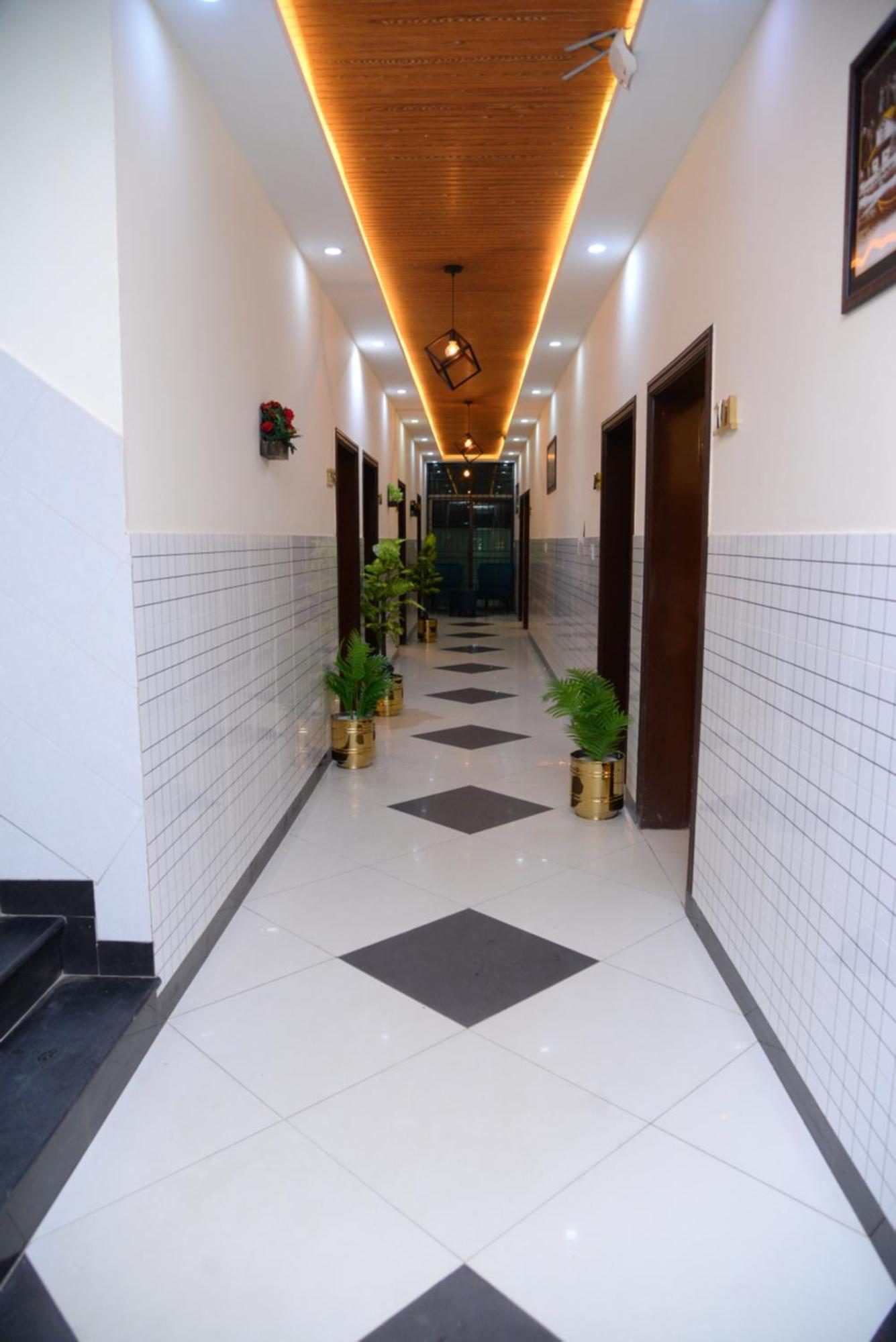 Go Room Hotel Lahor Dış mekan fotoğraf